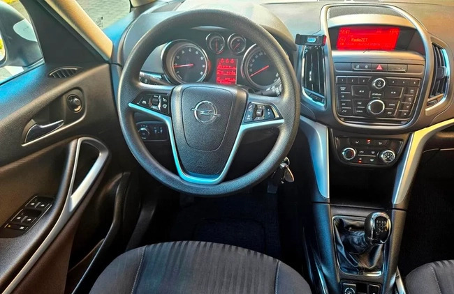 Opel Zafira cena 29999 przebieg: 211364, rok produkcji 2014 z Sochaczew małe 232